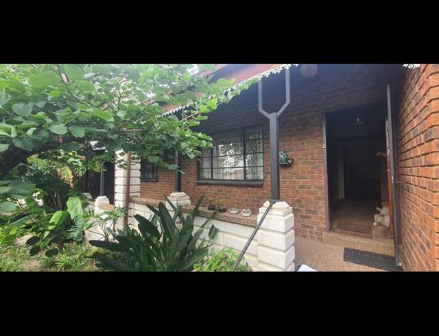 5 BEDROOM HOUSE FOR SALE IN ALBERTON NORTH